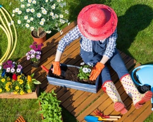easy ways to make money fast offer gardening services